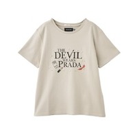 『プラダを着た悪魔』Stola.別注Tシャツ© 2025 20th Century Studios.