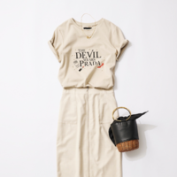 『プラダを着た悪魔』Stola.別注Tシャツ© 2025 20th Century Studios.