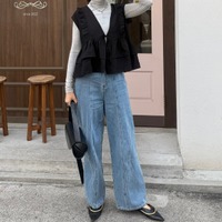 おしゃれを楽しみたい日にちょうどいい【フリルベスト】。シンプルコーデに遊び心を取り入れた春の着こなし【40代の毎日コーデ】