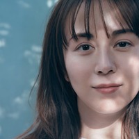 比嘉愛未、初エッセイ集「またね。」表紙解禁 木漏れ日を浴びた自然体な表情魅せる
