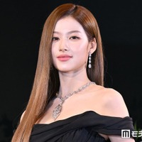 TWICEサナ、素肌輝くキャミコーデに反響「スタイル良すぎ」「ビジュアルが神」