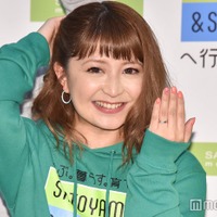 2児の母・矢口真里「世界にひとつだけ」息子2人からのイラスト入りプレゼント＆密着3ショット公開「家族みんなセンス抜群」「宝物ですね」