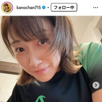 狩野舞子、モノトーンスタイルのミニスカゴルフコーデ公開「似合ってます」「美脚すぎる」の声