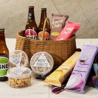〈センタープラザ B1〉TODAY'S SPECIAL／ポテトチップス 376円、ナッツ各種 990円、箕面ビール 550円、カゴ 3,300円～
