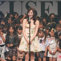 予約不可のレアキャスト・きほ、学生イベントでプレゼンター務める「異次元のスタイル」「美しい」と反響【学生ランウェイ】