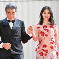 西野七瀬、舘ひろしエスコートでレカペ降臨「あぶ刑事」以来の再共演「情けない姿とかも引き出せた」【免許返納!?】