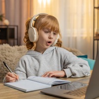 英会話教室に通わなくても「聞く・話す」ができるようになる！間違えても「恥ずかしくない」から続く、生成AIをつかった学習法って？【使い方実例つき】