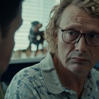 マッツ・ミケルセン来日舞台挨拶決定『さよなら、僕の英雄』　ジョン・レノンになる前の兄（マッツ）の本編映像解禁