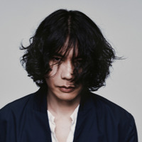 米津玄師 「夜鷹」アーティスト写真　Photo by Yohji Uchida