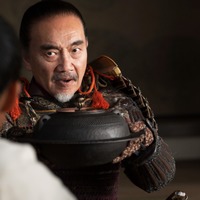 竹中直人が狂演！信長を二度も裏切った悪人・松永久秀と名器「平蜘蛛」をめぐる通説【NHK大河『豊臣兄弟！』20話】