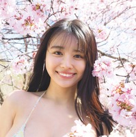 豊島心桜、桜の木の下で豊満バスト輝く「週プレ」表紙登場