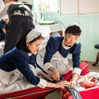 上坂樹里、見上愛「風、薫る」第49話（C）NHK