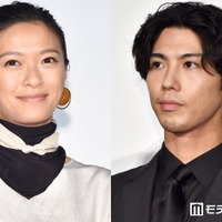 賀来賢人、妻・榮倉奈々の自宅テレビ前プラベショット公開「お互いの出演番組チェックしてるの素敵」「ラブラブ」と反響
