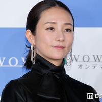 木村文乃、第2子出産後初の公の場 シックな黒ワンピ姿で登壇