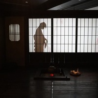 何かがいる「ホラーにふれる展 －映画美術の世界－」