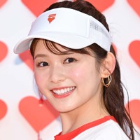 久間田琳加、“隠れりんか丈”から圧巻美脚チラリ スリットキャミワンピコーデに絶賛の声「セクシー」「スタイルレベチ」