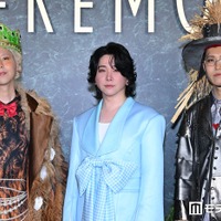 ミセス「CEREMONY」1日目の衣装はオズの魔法使いモチーフ グリーンカーペットで異彩放つ【Mrs. GREEN APPLE presents「CEREMONY」】