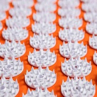 「悶絶級の痛み、でもクセになる」コリと冷えに悩む44歳がハマり、整体いらずになった超話題の【シャクティマット】とは？強烈トゲトゲマットの上に裸で寝転んでみたら