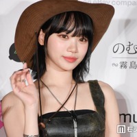 LE SSERAFIMチェウォン、ミニスカ＆ショート丈トップスで美スタイル全開「華奢すぎる」「着こなせるのはチェウォンだけ」の声