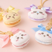 マカロン ネックレス 13,200円/バッグチャーム 各11,000円(税込み)