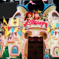 渋谷公園通り店　装飾イメージ　　　　　　　　　　　　　　　© Disney © 2026 Disney/Pixar. All Rights Reserved.