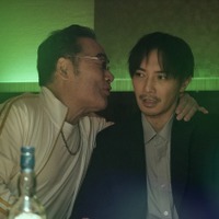 『藁にもすがる獣たち』©曽根圭介/講談社 ©2026「藁にもすがる獣たち」製作委員会
