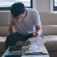 24歳で、父親が6000万円以上の借金を抱えて寝たきりに。「血縁に執着する必要はない」総資産「数百億円」を築いた実業家が、壮絶な過去から得た教訓