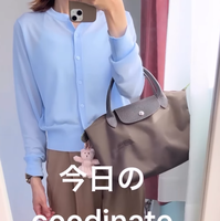 ライトブルーの【ユニクロ】シアーカーデが涼しく爽やか。タックワイドパンツ合わせで夏の通勤コーディネートが完成【40代の毎日コーデ】