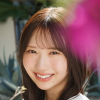 日向坂46藤嶌果歩「願いがかなった」純白ワンピでフレッシュ笑顔 1st写真集先行カット第14弾解禁【果実の歩幅】