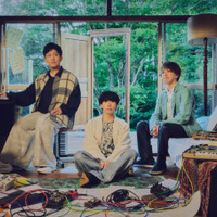sumikaと幾田りらが共演した「赤春花 feat. 幾田りら」MV公開が決定。息の合った演奏シーンにも注目