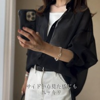 黒なのに軽い。【GU】シアーシャツで魅せる、スタイリッシュな夏のモノトーン【40代の毎日コーデ】