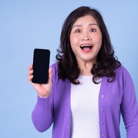 「おばさん」を通り越して「痛々しい」!?  若い世代から「残念」と思われる40代女性の振る舞い