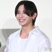 Hey! Say! JUMP山田涼介、夏の思い出回顧「小さい頃よく家族と」白シャツ×デニムの爽やかスタイル