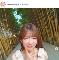 大食い女王・もえのあずき「ぴんくこーで」膝上ミニワンピからスラリ美脚「スタイル良くて脚が綺麗」「お人形さんみたい」