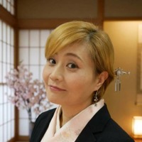 【独自コメント到着】三河の名門の血を引くアーティスト・アクビトモミ、 魂の格闘歌『拳心桜』配信リリース