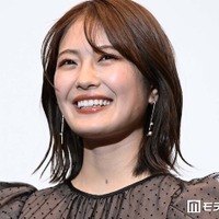 元乃木坂46清宮レイ、タンクトップでムーミンバレーパーク満喫「ピンクヘア素敵」「透明美肌」