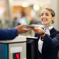 45歳、手取り21万円、「道ならぬ恋」歴10年…。航空会社スタッフが見た地獄とは