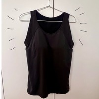 「着るピラティス」とも呼ばれるカップ付きタンクが酷暑に激売れ中！なぜそんなに人気なのか、徹底チェックしてみたよ