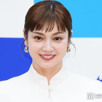 4児の母・平愛梨、Jリーグ開幕戦でのユニフォーム姿の子ども達公開「素敵な家族」「力強くて可愛い応援団」の声