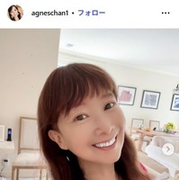 アグネス・チャン、スラリ美脚際立つデニムミニスカ姿公開「脚のライン綺麗」「スタイル抜群」と反響