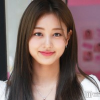 TWICEジヒョ、美脚全開のブラックコーデ披露「スタイル抜群で見惚れる」「圧倒的な脚の長さ」と反響