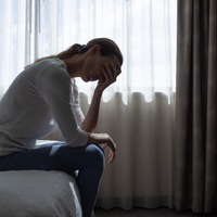 45歳、夜の営みのときに「耐えがたい痛み」が。私の更年期は思いがけないところからやってきた【100人の更年期・2026年夏のベストセレクション】
