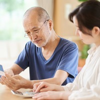 親の介護費用、子どもが払うべき？金額の目安は？知っておきたい「親のお金」の話