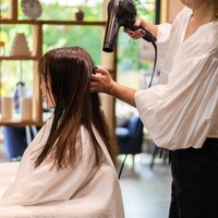 40代女性「美容費」の平均ってどれくらい？ 35歳を境に減ったものとは？