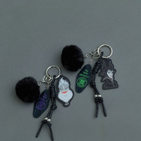 ヴィランズ/ファー付きアクリルチャームカラー：A/B　価格：￥2,990