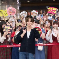 山田涼介、台北でソロアジアツアー開幕 ドームツアーから曲順組み替え・歓迎ムードの空港＆現地記者会見ショットも