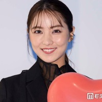 石川恋、オフショル姿でビール満喫 タンザニア旅行ショットに「彼女感すごい」「肩のラインが綺麗」の声