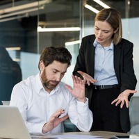 なぜ？役員候補だった女性管理職がまさかの降格…「男社会」で店員から上り詰めた彼女が直面した壁とは