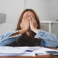 彼女は「お金を貸してくれる人がもういない」と言った。愉快すぎる「お金に苦労する人たち」列伝
