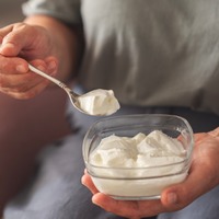 ヨーグルトだけでは足りない？腸活の新常識、専門医が注目する「ハイパー食物繊維」がすごい！「二刀流」の働きを解説
